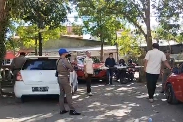 Waduh! Polisi Babak Belur Dikeroyok saat Lerai Perkelahian Satpol PP dengan Pengamen