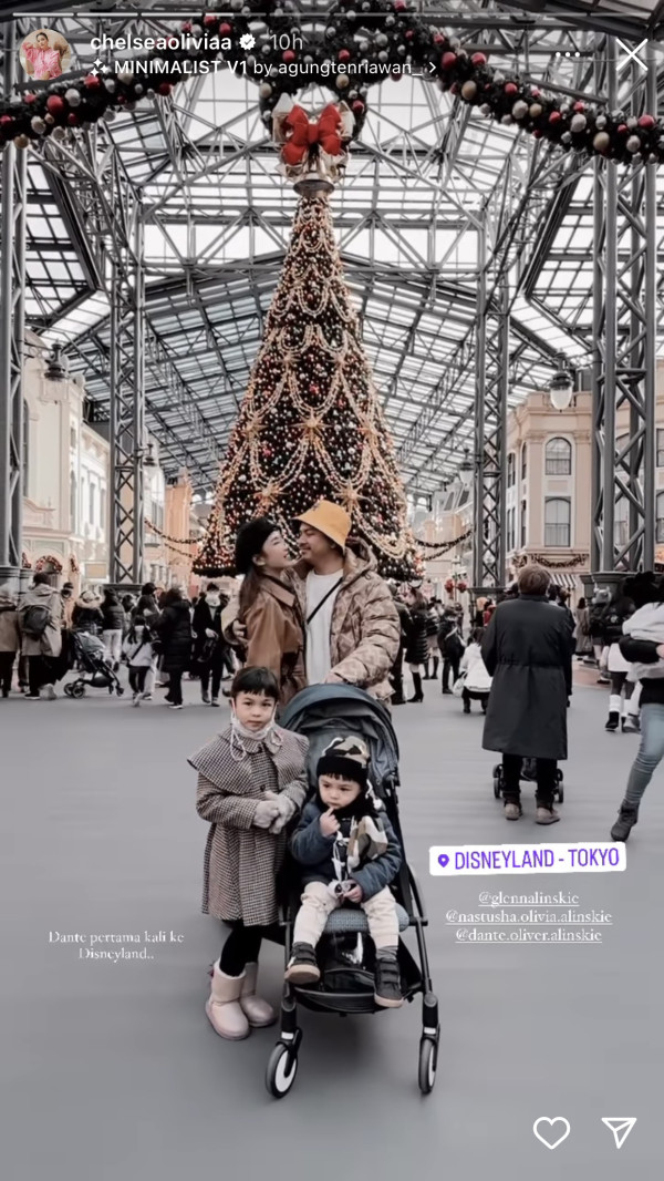 Rayakan Natal, Chelsea Olivia Ajak Anak Liburan ke Disneyland Tokyo