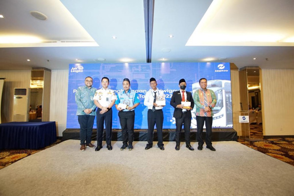 Transjakarta Berikan Penghargaan kepada Operator dan Pramudi Terbaik, Berikut Daftarnya