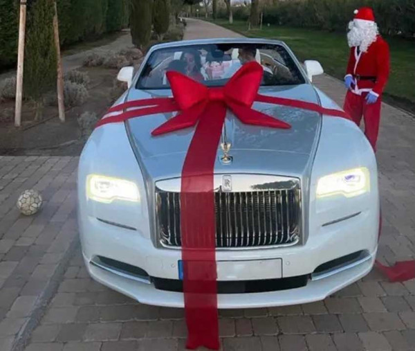 Cristiano Ronaldo Dapat Kado Natal Mobil Mewah Rolls Royce Seharga Rp11 Miliar