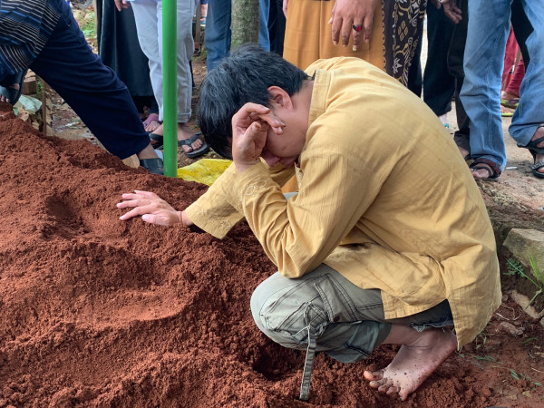 Pemakaman Pak Ogah Berlangsung Haru, Tangis Anak Pecah