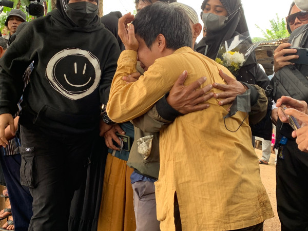 Pemakaman Pak Ogah Berlangsung Haru, Tangis Anak Pecah