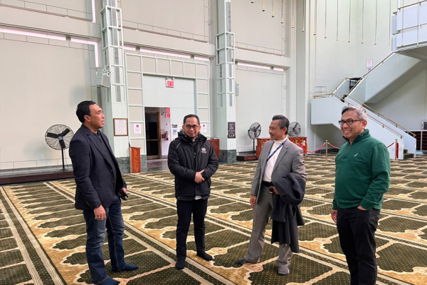 Ceramah Ustaz Adi Hidayat di Masjid Al-Hikmah New York