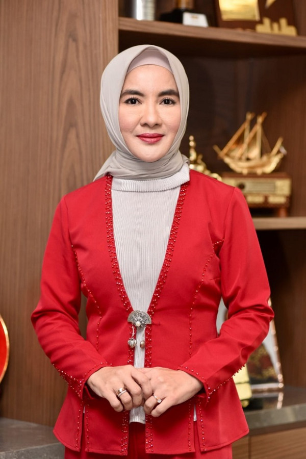 Berhasil Kelola Energi Berkelanjutan, Nicke Widyawati Raih Penghargaan Sebagai CEO Green Leadership Utama
