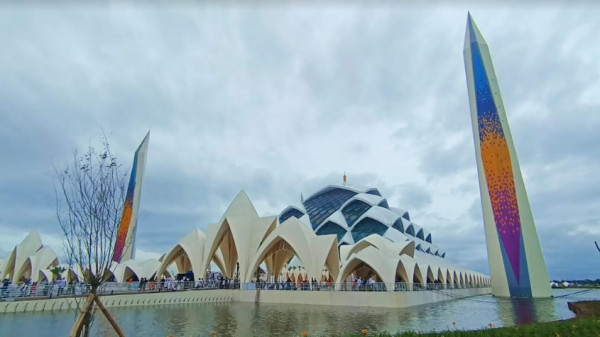 Penampakan Masjid Al Jabbar Bakal Dikelilingi Danau, Keren Layaknya di Venesia