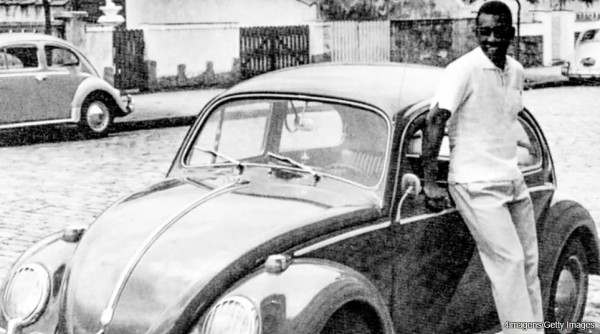Bukan Ferrari atau Lamborghini, Mobil Unik Ini yang Jadi Favorit Legenda Sepak Bola Pele