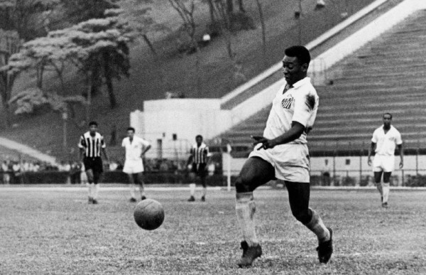 Kisah Pele Lawan Timnas Indonesia di SUGBK Jakarta