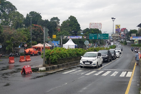 Jalur Puncak Siang Ini Ramai Lancar