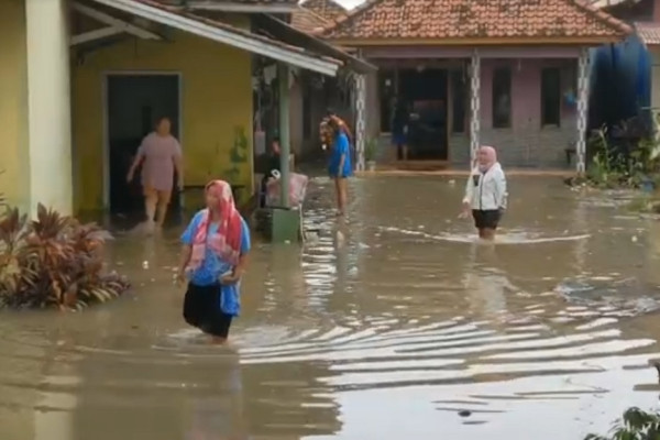 Gelombang Tinggi Terjang Indramayu, Ratusan Rumah Terendam