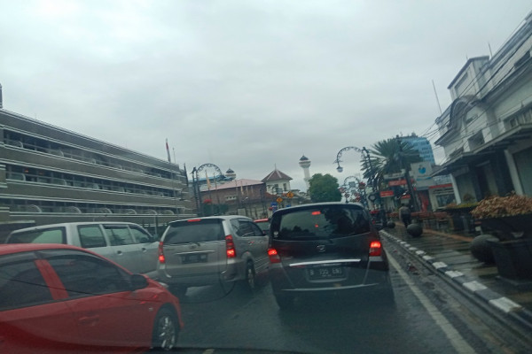Jelang Malam Pergantian Tahun, Jalanan Kota Bandung Macet Parah
