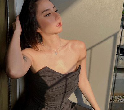 3 Potret Clairine Clay Pamer Kulit Glowing di Awal 2023