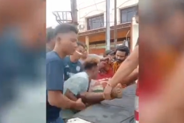 Sadis! Pemabuk Terekam Tikam Karyawan Hotel hingga Tewas Bersimbah Darah