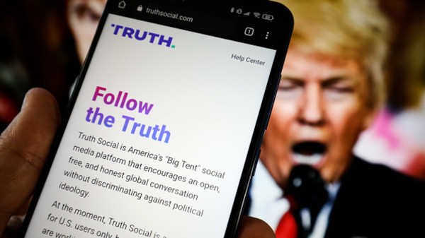 Meta akan Segera Putuskan Nasib Akun Facebok dan Instagram Donald Trump
