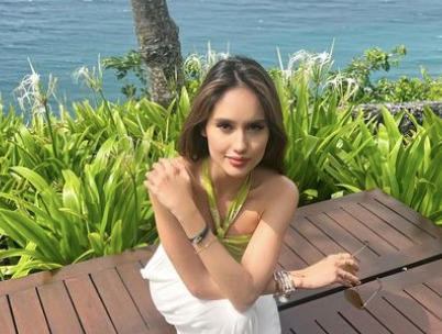 5 Potret Cinta Laura saat Liburan di Bali, Dipuji Makin Cantik