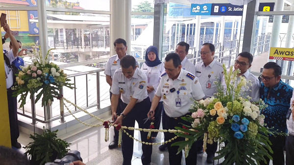 Transjakarta Operasikan Halte Terintegrasi Pertama dengan Stasiun KA Jarak Jauh