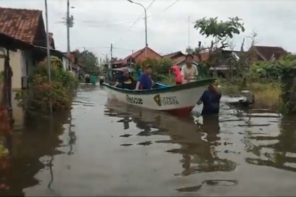 Sepekan Diterjang Banjir, Warga Pekalongan Mulai Terserang Penyakit