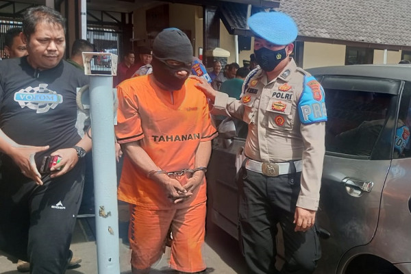 Garang dan Brutal saat Tusuk Kolonel TNI, Pria Cimahi Tertunduk Lesu Ditangkap Polisi