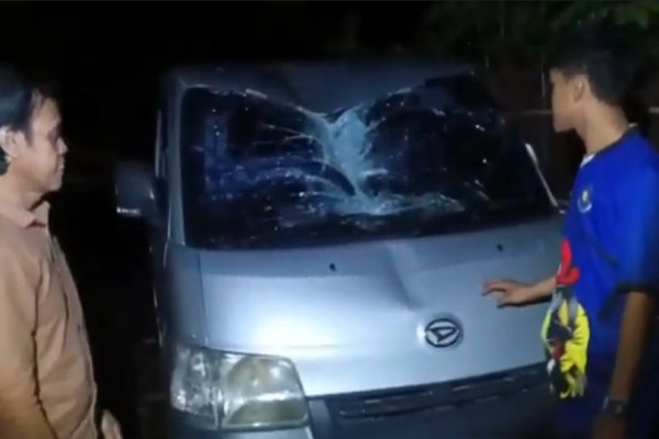 Pohon Tumbang Hancurkan 3 Mobil di Parepare, 1 Petugas Dilarikan ke Rumah Sakit