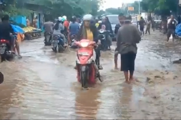 Ratusan Rumah di Sikka Diterjang Banjir, Warga Panik Mengungsi
