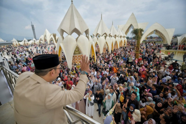 Sampah Berserakan di Masjid Raya Al Jabbar Viral, Ini yang Dilakukan Ridwan Kamil