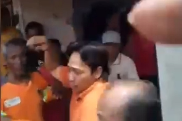 Tragis! Usai Ditangkap saat Selingkuh dengan Istri Kades, Ketua RT Diusir Warga