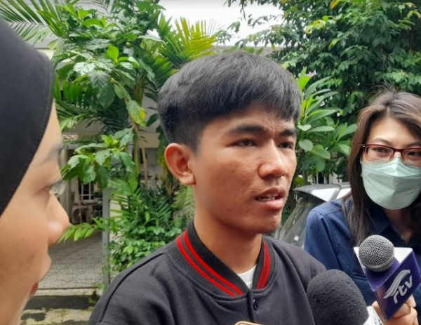 Selama 12 Tahun, Anak Rawat Ibunya di Rumah Mewah Terbengkalai Tanpa Listrik di Jaktim