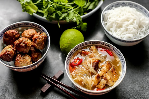 5 Makanan Khas Vietnam yang Cocok untuk Lidah Orang Indonesia