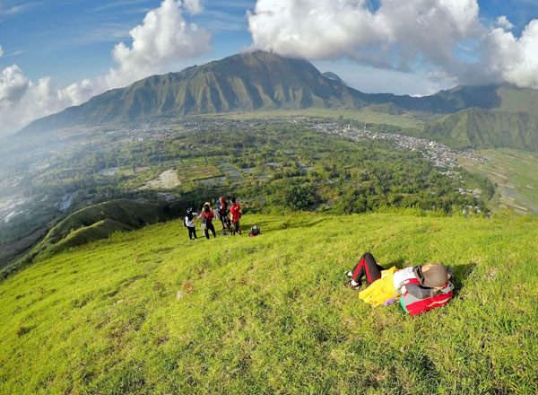 5 Destinasi Wisata Alam Hidden Gem di Lombok, Nomor 4 Perpaduan Keindahan Bukit dan Pantai