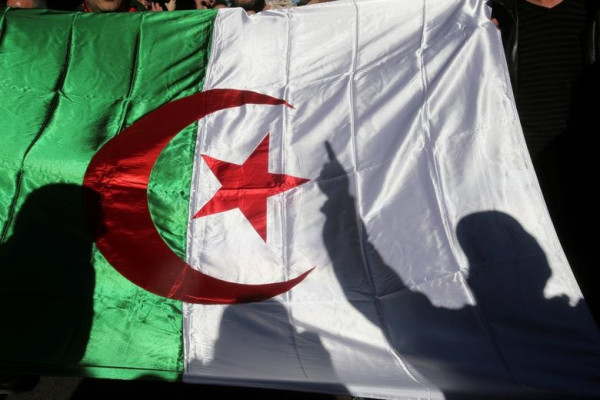 Bendera Negara yang Gunakan Lambang Bulan dan Bintang