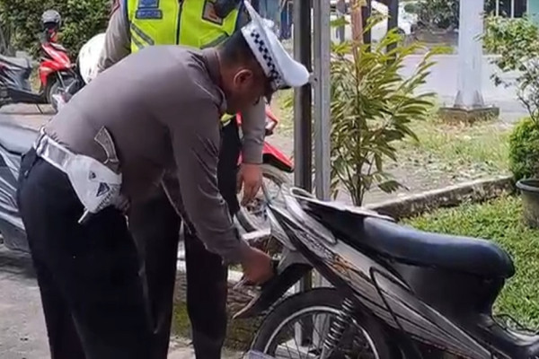 Viral! Wanita Pengedara Motor Tewas Dilindas Truk di Medan, Sopir Melarikan Diri