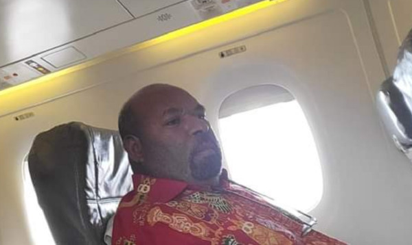 Terlihat Pasrah, Foto-Foto Lukas Enembe Tinggalkan Papua