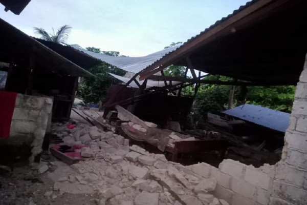 Penampakan Kerusakan Akibat Gempa Bumi Magnitudo 7,5 di Maluku