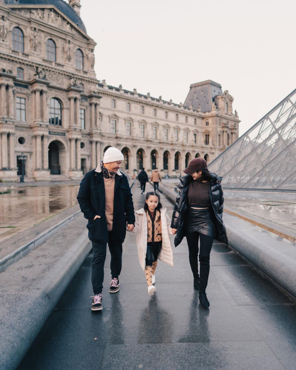 6 Momen Kebersamaan Gisel, Gading dan Gempi di Paris, Warganet Doakan Bersatu Lagi