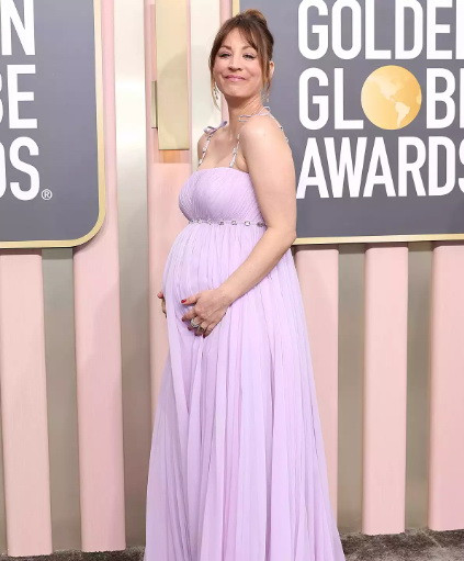 Kenakan Outfit Terbaik, 3 Artis Ini Pamer Baby Bump di Golden Globes 2023