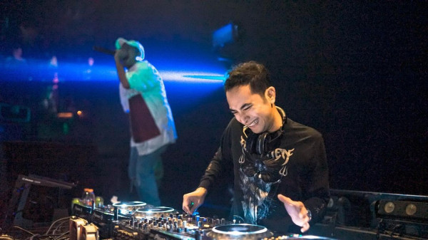 Perjalanan Karier Winky Wiryawan, dari DJ hingga Jadi Aktor Film