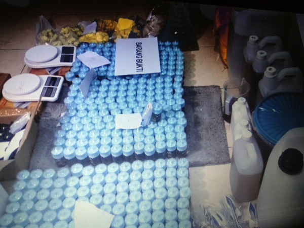 Polisi Gerebek Rumah Tempat Produksi Sabu Berbentuk Liquid Vape di Jakbar