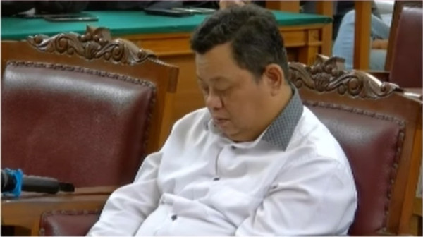 Kuat Ma'ruf Tertunduk Lesu dan Gelengkan Kepala saat Dengarkan Tuntutan Jaksa