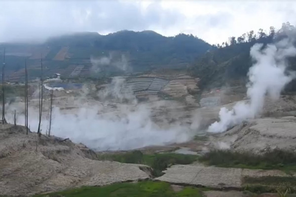 Kawah Sileri Pegunungan Dieng Naik Status Waspada, Warga Masih Berativitas di Zona Merah