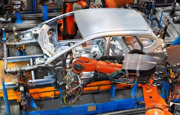 Perang Bikin Penjualan Mobil di Rusia Anjlok Hampir 60% pada 2022