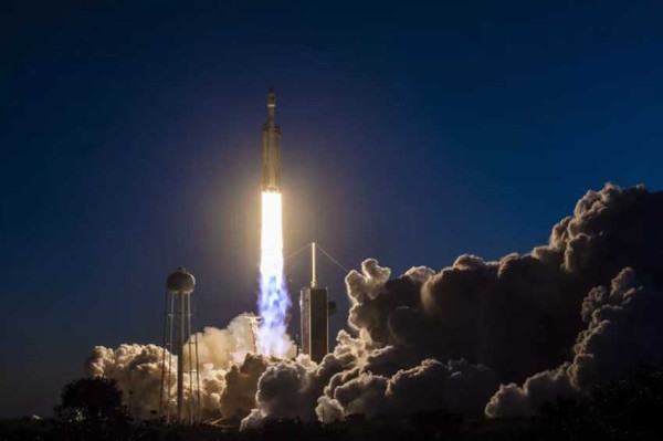 Roket Falcon Heavy SpaceX Luncurkan Misi Rahasia Angkatan Luar Angkasa AS