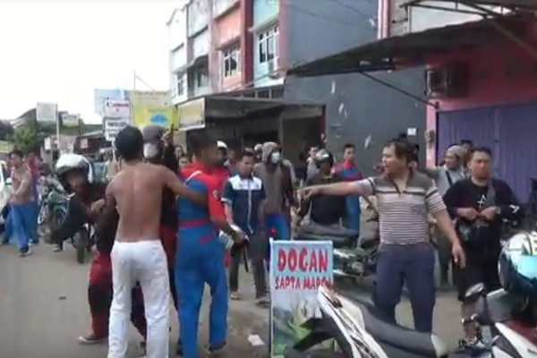 Viral Tawuran Pelajar di Palembang, Warga Emosi Ada Guru Kejar Pelaku hingga Masuk Rumah