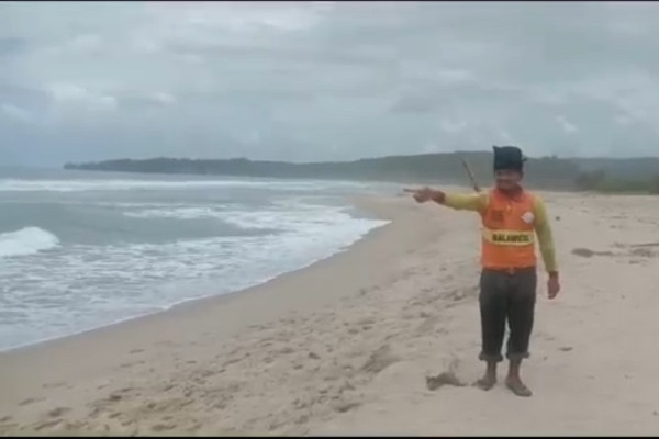 Gelombang Tinggi di Pesisir Banten Telan Korban, 1 Wisatawan Hilang Terseret Ombak