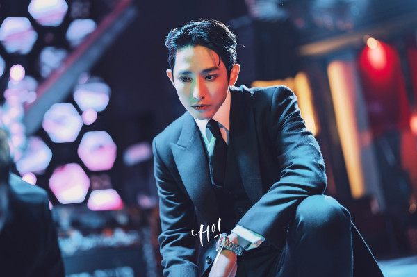 7 Artis Korea yang Punya Suara Berat, Seksi Bikin Meleleh
