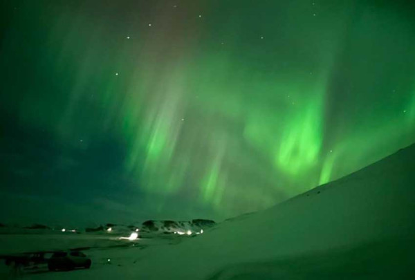Fenomena Alam Unik, Aurora Berwarna Hijau Menerangi Langit Islandia