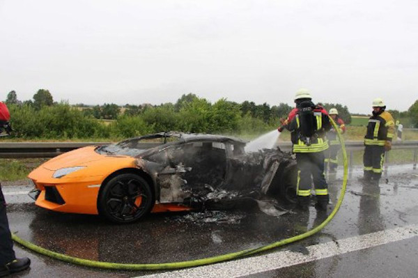 Benarkah Lamborghini Mudah Terbakar, Ini Jawabannya