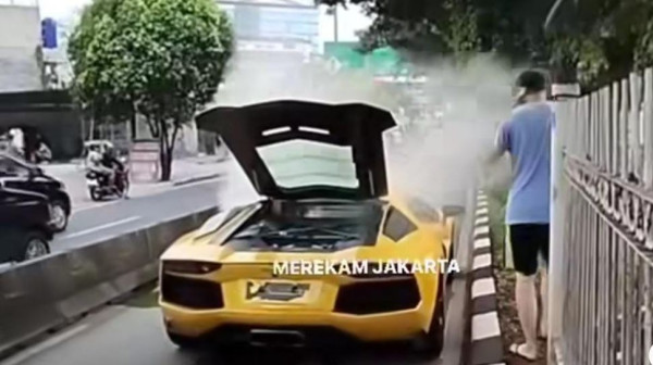 Benarkah Lamborghini Mudah Terbakar, Ini Jawabannya