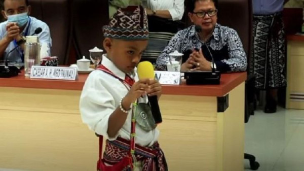 Perjuangan Nono Bocah SD Juara Kompetisi Matematika Dunia, Tiap Hari Tempuh 4 Km ke Sekolah
