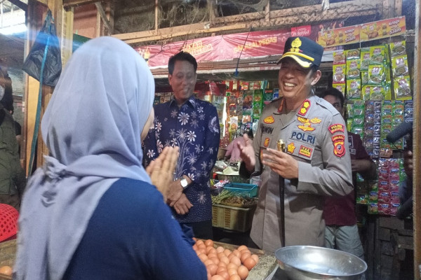 Mendadak ke Pasar Tradisional, Perwira Polisi Ini Temukan Kenaikan Harga Beras
