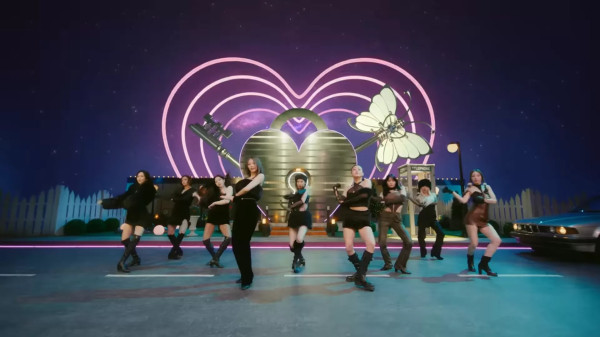 Makna Lirik Lagu Moonlight Sunrise, TWICE Makin Seksi!