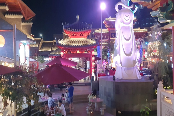 Libur Imlek, Old Shanghai Suguhkan Barongsai hingga Opera